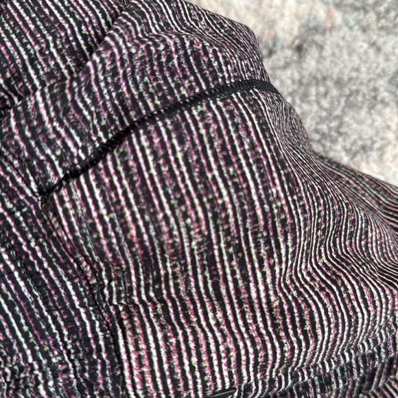 Lululemon Hotty Hot Short II *Long 4" - Picture 9 of 10